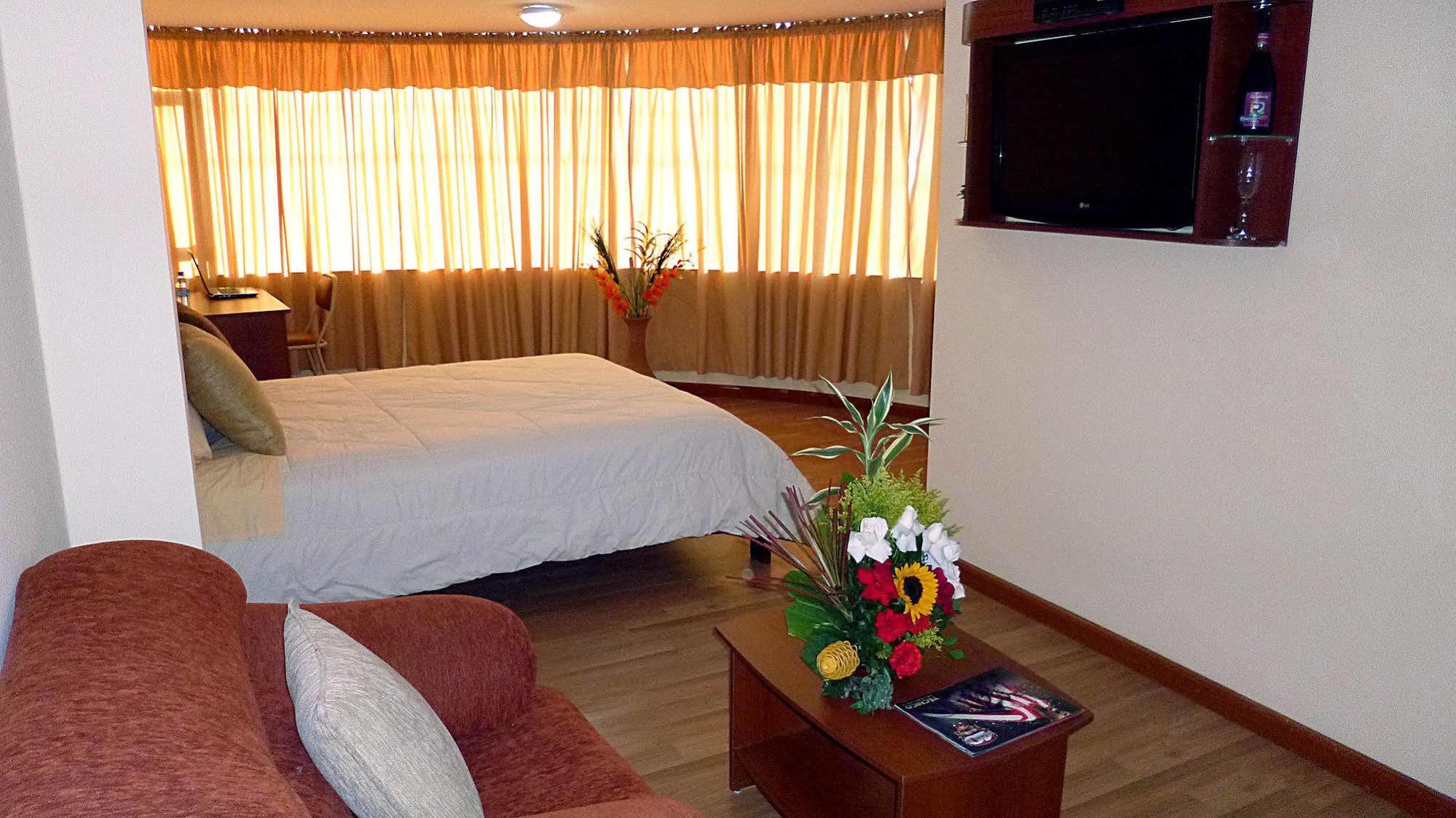 Hotel Versailles Ambato Eksteriør billede