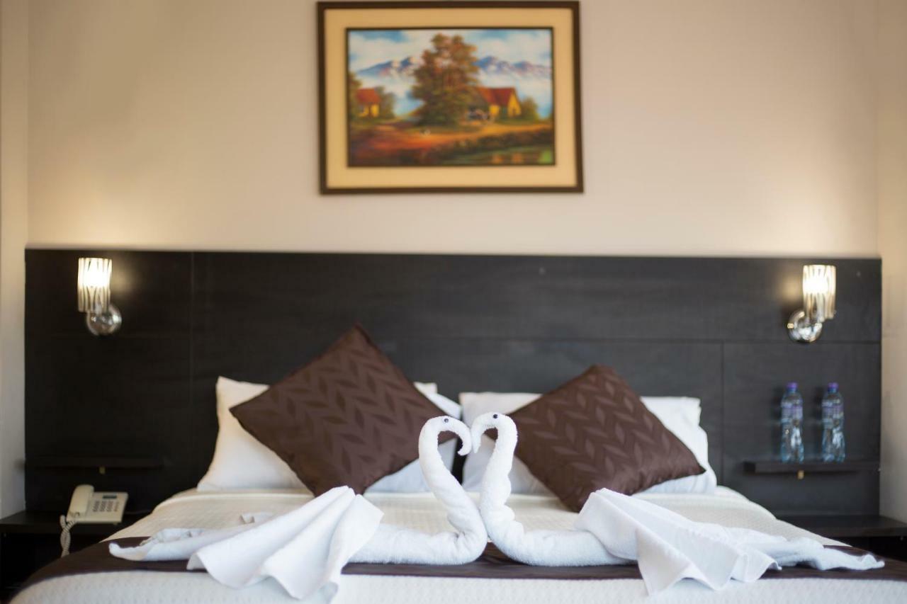 Hotel Versailles Ambato Eksteriør billede